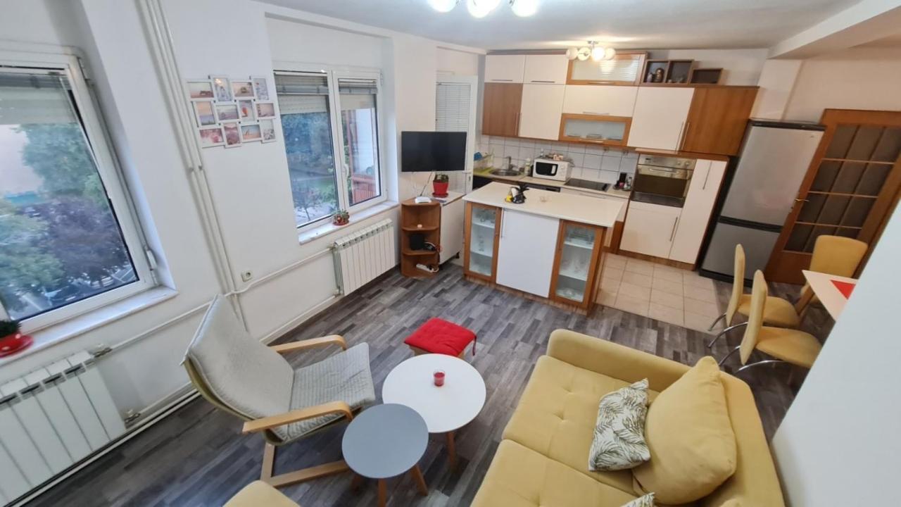Center Cosy Apartment Skopje Bagian luar foto